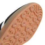 Championes Adidas Gazelle Indoor negros con las tres tiras blancas y suela color caramelo.