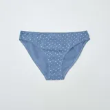 Braga gris con estampado de leopardo en tonos marrones y negros, con ribete de encaje en la cintura y las piernas.