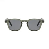 Gafas de sol unisex de plástico reciclado, color verde oliva, con lentes grises y filtro UV 400.