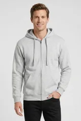 Campera deportiva unisex con capucha, cierre frontal completo y bolsillos tipo canguro. Presenta puños y ruedo acanalados, con cordones ajustables en la capucha.