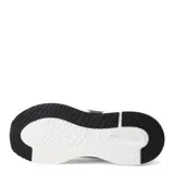 Championes urbanos Umbro modelo Vex, color negro con detalles en blanco y gris. Presentan una capellada de malla transpirable con refuerzos sintéticos, logo de la marca en el lateral y una entresuela robusta de diseño moderno.