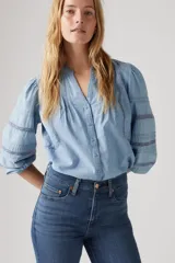 Jeans Levi's 724 Hi Rise Straight Way Back, de tiro alto y corte recto, color azul denim.