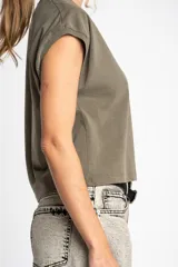 Remera rosa de algodón, corte al cuerpo y mangas cortas.