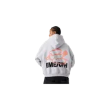 Hoodie oversize gris melange de la marca Eme Studios, con capucha y bolsillo canguro. Presenta un estampado en la espalda que combina un gráfico lineal rosado de un ave y el texto "EME/CPH" en color negro.