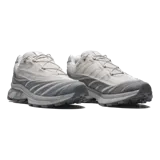 Championes Salomon XT-Evo de diseño técnico y deportivo, color gris, con detalles superpuestos y suela de gran tracción ideal para running y trekking.