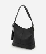 Cartera hobo grande de cuero marrón, marca Satinato, con correa ajustable y detalle de tassel lateral.
