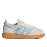 Championes Adidas Handball Spezial, color beige con detalles en celeste y suela de goma color caramelo.