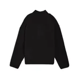 Buzo de sherpa color negro con cuello alto y cierre frontal parcial. Presenta mangas largas y el logo de la marca bordado en blanco en el pecho.