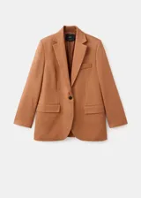 Blazer Martin de lino y viscosa color marrón, con solapa clásica, cierre frontal de un botón y bolsillos con solapa.