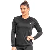 Remera deportiva negra de manga larga con protección UV50+ y logo blanco en el pecho.