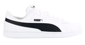 Championes Puma modelo Up, de estilo urbano y diseño clásico. Presentan una capellada de cuero sintético en color negro con la icónica franja lateral de la marca en color blanco y suela de goma blanca.