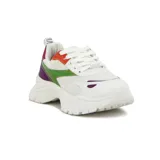 Championes deportivos de mujer, color blanco, con plataforma gruesa y detalles de color en verde iridiscente, naranja y morado.