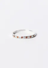 Anillo tipo sin fin elaborado en plata 925 con zirconias blancas y naranjas engastadas.