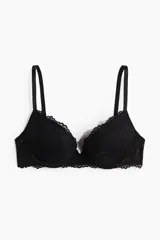 Soutien super push-up negro con aros, copas superacolchadas y breteles ajustables. El exterior está confeccionado en encaje floral.