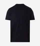 Remera regular de algodón color negro con estampado frontal de un ovni y la frase "Space Cats Invaders" en tonos rosados y morados.