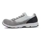 Championes Diadora modelo Smu M, color gris oscuro, con detalles en negro, blanco y azul, confeccionados en malla y gamuza, con suela de goma antideslizante y logo de la marca en el lateral.
