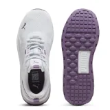 Championes Puma Anzarun 2.0 de diseño deportivo, confeccionados en malla transpirable y materiales sintéticos. Presentan una combinación de colores blanco, rosa claro y detalles en violeta, con entresuela IMEVA para mayor amortiguación y suela de goma resistente.