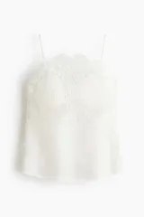 Top color crudo de mezcla de lino y viscosa, con tirantes finos, alforzas en el busto y detalles de encaje transparente en el escote y los laterales.