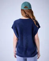 Sweater sin mangas de cuello V, color azul marino, confeccionado en cashmere.