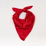 Pañuelo cuadrado de seda color rojo.
