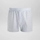 Pack de tres bóxer de algodón con cintura elástica y botón frontal. Uno con rayas verticales azules y amarillas, otro con lunares marrones sobre fondo celeste y otro con rayas verticales marrones y beige.