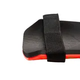 Canilleras de fútbol Adidas Predator Edge, color naranja con detalles en verde y logo de Adidas en blanco.