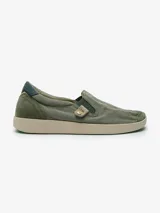 Zapatillas Satorisan modelo Kung Fu Cotton Vintage, color verde militar, slip-on con elásticos laterales y suela de goma beige.