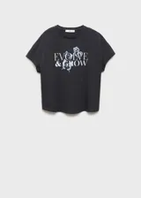 Camiseta de algodón color gris oscuro, con cuello redondo, mangas cortas y estampa frontal con la frase 'EVOLVE & GROW' acompañada de ilustraciones de mariposas.