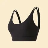 Sujetador deportivo de sujeción fuerte color negro, con diseño de escote redondeado y tirantes dobles ajustables en la espalda.