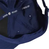 Gorra Adidas Aeroready de color azul, con visera curva y el logo de la marca bordado en blanco en el frente.