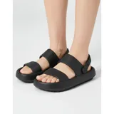 Chancletas tipo gomones de diseño ergonómico, color verde oliva, con doble tira ancha en el empeine y tira trasera ajustable. Fabricadas en material sintético antideslizante con suela de plataforma.