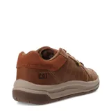 Zapatos urbanos Caterpillar modelo Apa Cush, confeccionados en cuero y gamuza color marrón. Presentan cierre con cordones, entresuela de EVA para mayor amortiguación y diseño de costuras reforzadas.