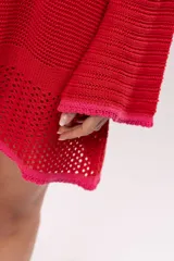 Vestido tejido con diferentes puntos, mangas oxford, color rojo. Incluye forro interior desmontable.