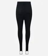 Pantalón legging negro de punto acanalado con estribo en el talón y cintura alta, de corte ajustado al cuerpo.