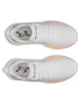 Championes de running Under Armour modelo Velociti, color blanco con detalles en amarillo, naranja y verde. Presentan un diseño ligero con tejido elástico en la parte superior y entresuela de espuma reactiva para un alto retorno de energía.