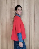 Sweater celeste de lana lambswool con cuello redondo y mangas 3/4.