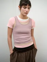 Musculosa de algodón y viscosa con escote redondo y corte ajustado al cuerpo.