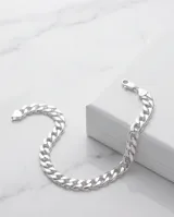 Pulsera de eslabones tipo cubana fabricada en plata 925, con acabado pulido brillante y cierre de seguridad.