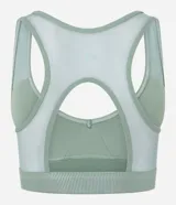 Top deportivo de microfibra color verde menta, con diseño de escote en V, banda elástica inferior ancha y detalles de tul en los breteles y laterales. Cuenta con copas estructuradas para mayor soporte.