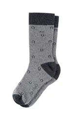 Medias grises con diseño de herraduras negras y puño, talón y puntera en gris oscuro.