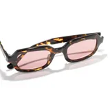 Lentes de sol Sunski modelo Lago, con montura de carey marrón y lentes rosas.