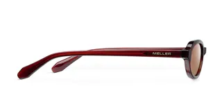 Lentes de sol con montura ovalada de diseño cat-eye en color marrón traslúcido. Cuentan con lentes polarizadas en tono marrón y protección UV400.