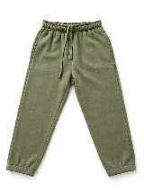 Pantalón jogger de tiro medio color verde militar, con cintura elastizada, cordón ajustable y puños elásticos en los tobillos.