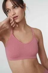Soutien bralette color lila de punto canalé, con breteles ajustables y espalda entera.