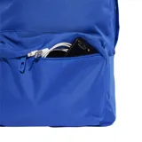 Mochila Adidas Classic 3 Bar Logo color azul con logo de Adidas en negro.