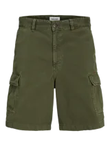Short cargo color verde oliva, de corte holgado, con múltiples bolsillos delanteros, traseros y laterales.
