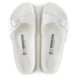 Sandalias Birkenstock Madrid Eva, color blanco, fabricadas en goma EVA, con hebilla ajustable.