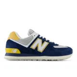 Championes urbanos New Balance modelo 574, color azul marino con detalles en amarillo, gris y blanco, confeccionados en ante y malla, con logo "N" característico en los laterales y entresuela ENCAP.
