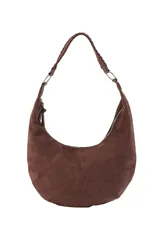 Cartera tipo hobo de diseño curvo, confeccionada en material símil gamuza con textura trenzada. Cuenta con una correa integrada al cuerpo del bolso y cierre superior.