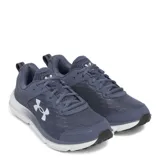 Championes Under Armour Charged Assert 10, color azul con detalles en blanco, ideales para running.